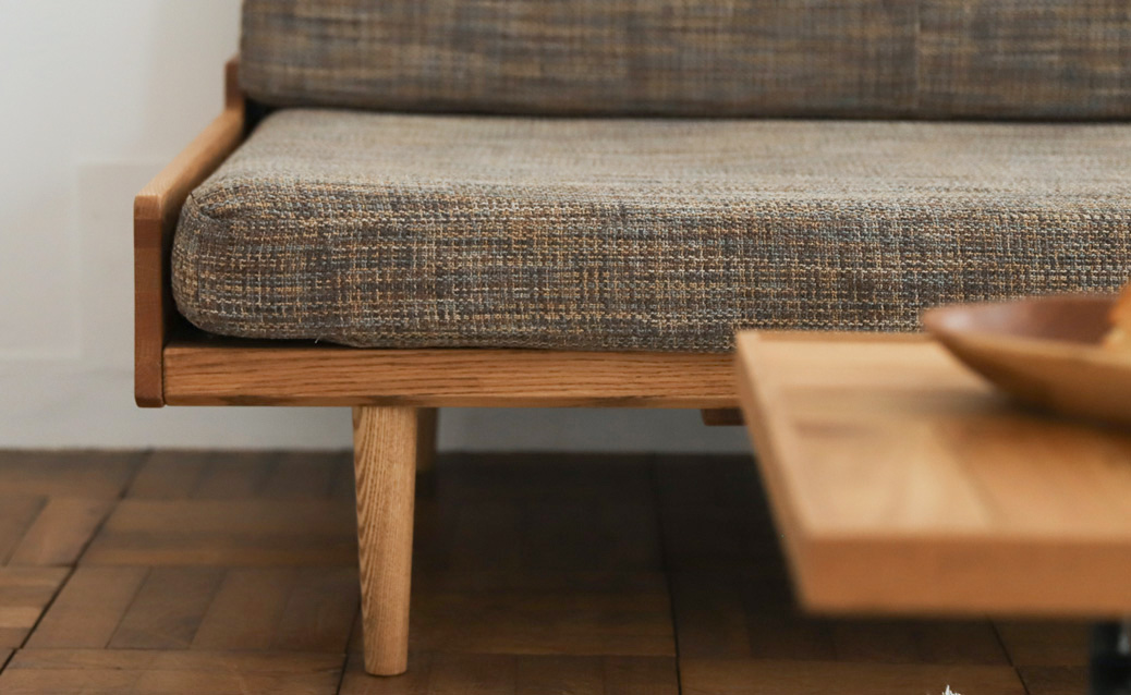 木枠のソファをすっきりと - MOMO NATURAL