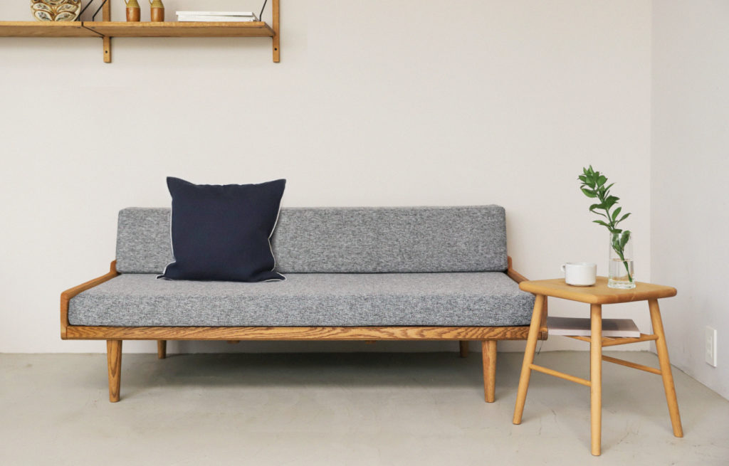 【最終値下げ】momonatural DAY SOFA 2P ONE ARMソファ本体に傷などはありません