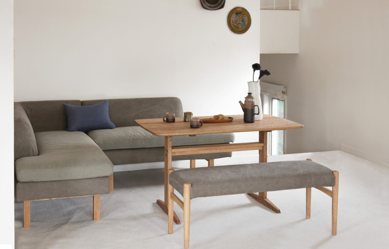 ソファダイニング：ARNE LAID-BACK BENCH