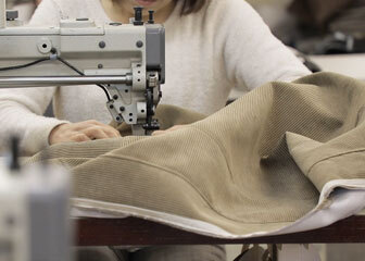 ソファの制作風景