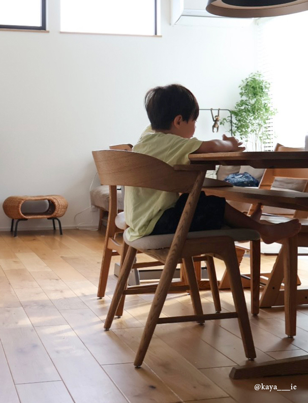 モモナチュラル家具ユーザー様のお部屋にあるLAME CHAIR