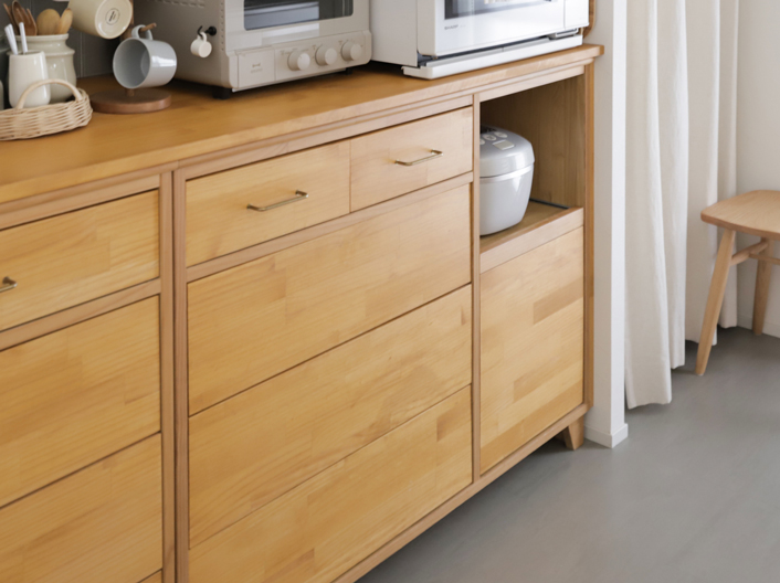 モモナチュラルの家具ユーザー様のお部屋。リメイクしたキッチンボード