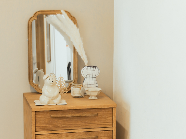 モモナチュラルの家具ユーザー様のご自宅。リビング収納うえのディスプレイ